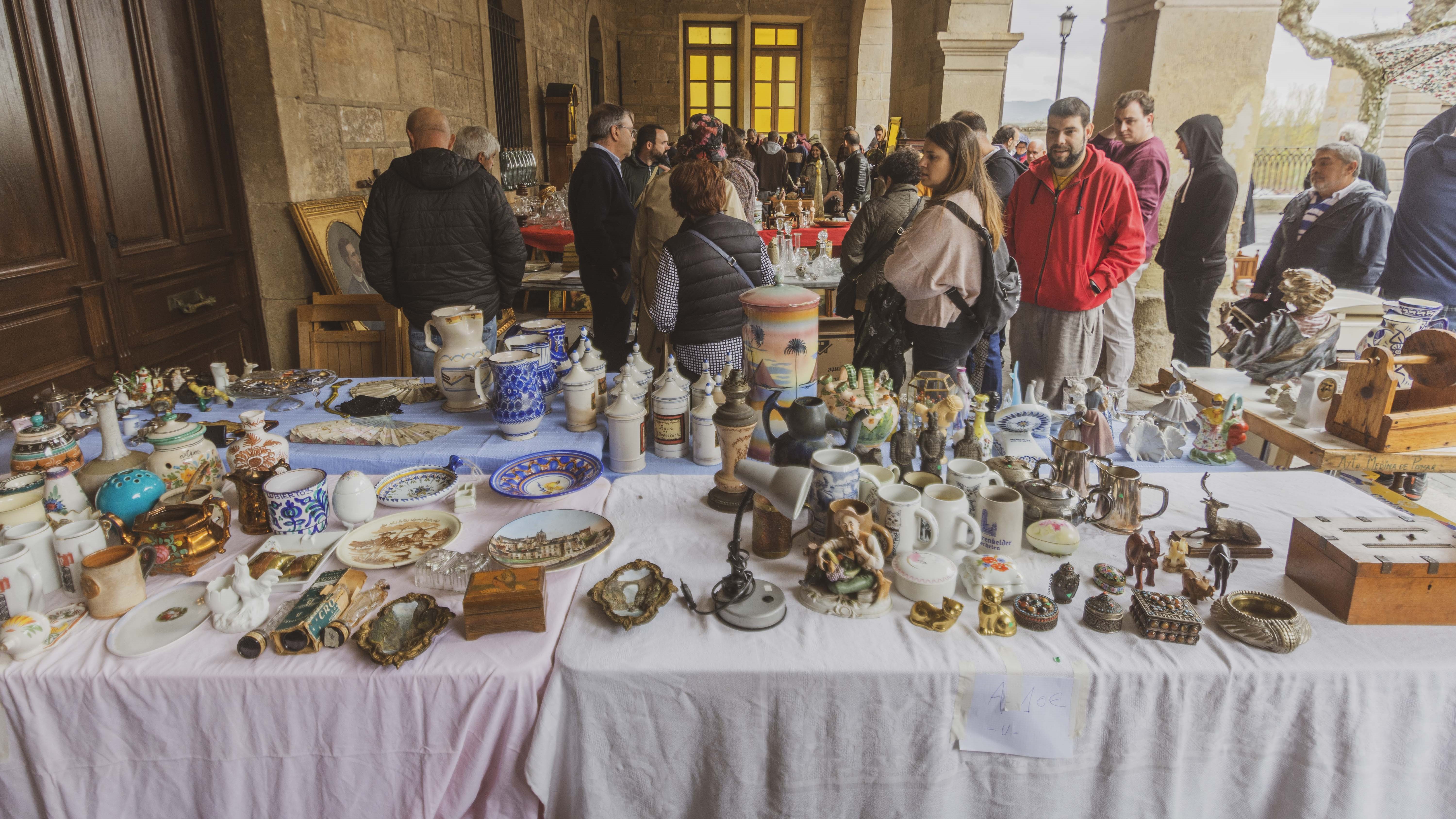 Medina de Pomar se llena de antigüedades y artesanía en la 19ª edición de ANTICO