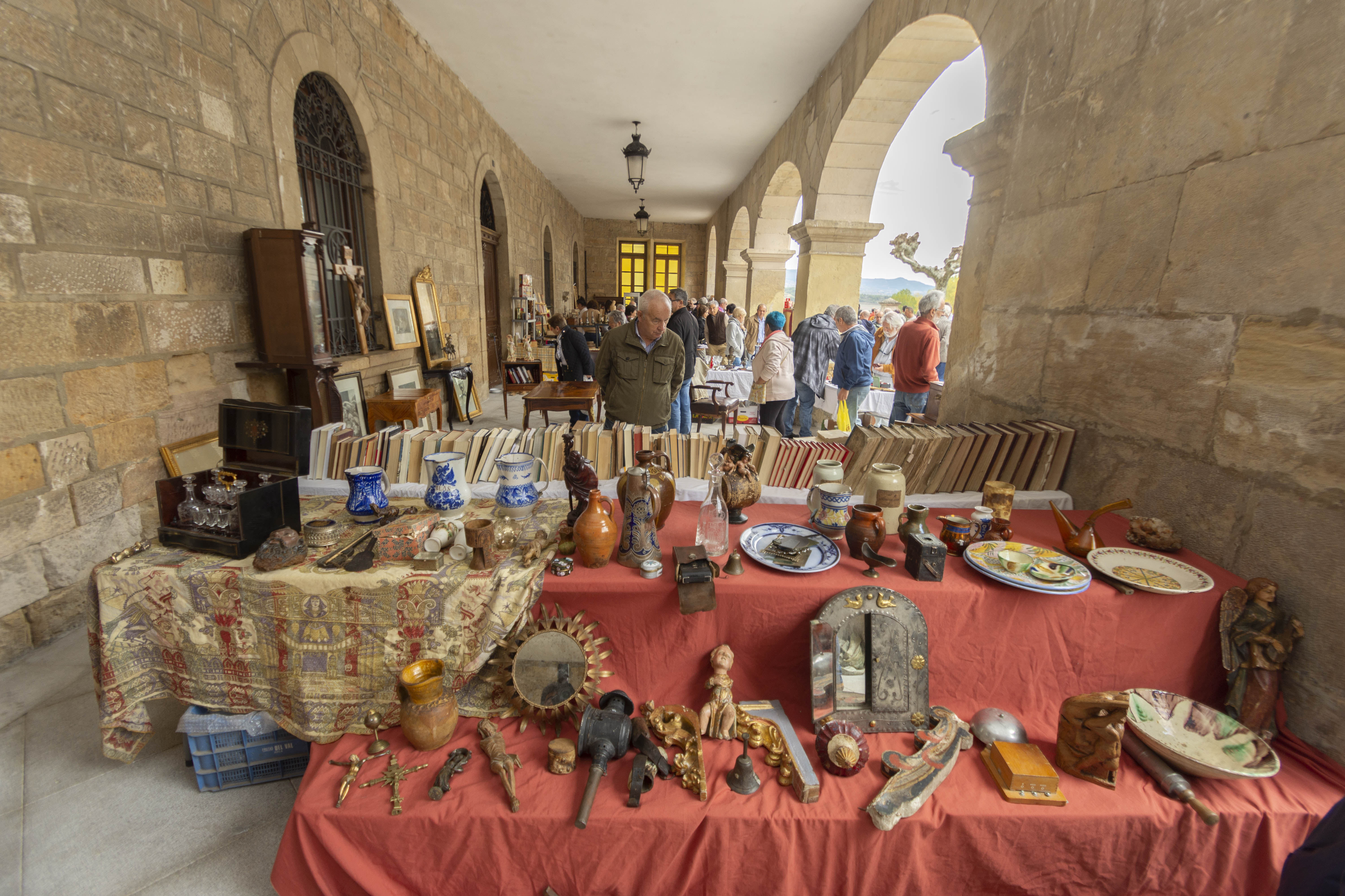 Medina de Pomar se llena de antigüedades y artesanía en la 18ª edición de ANTICO