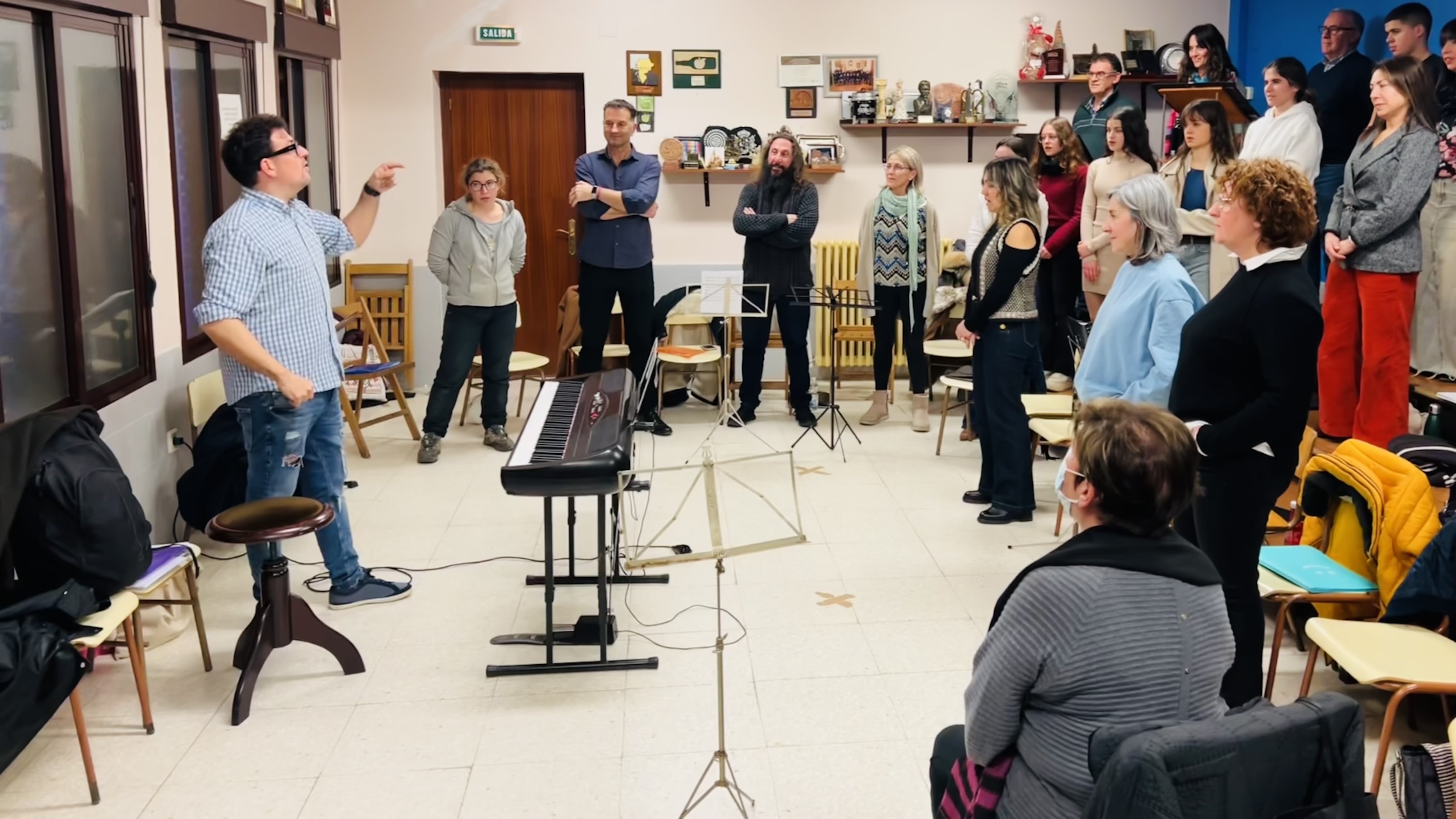 El director y compositor Albert Alcaraz trabaja este fin de semana con los coros de Medina de Pomar 