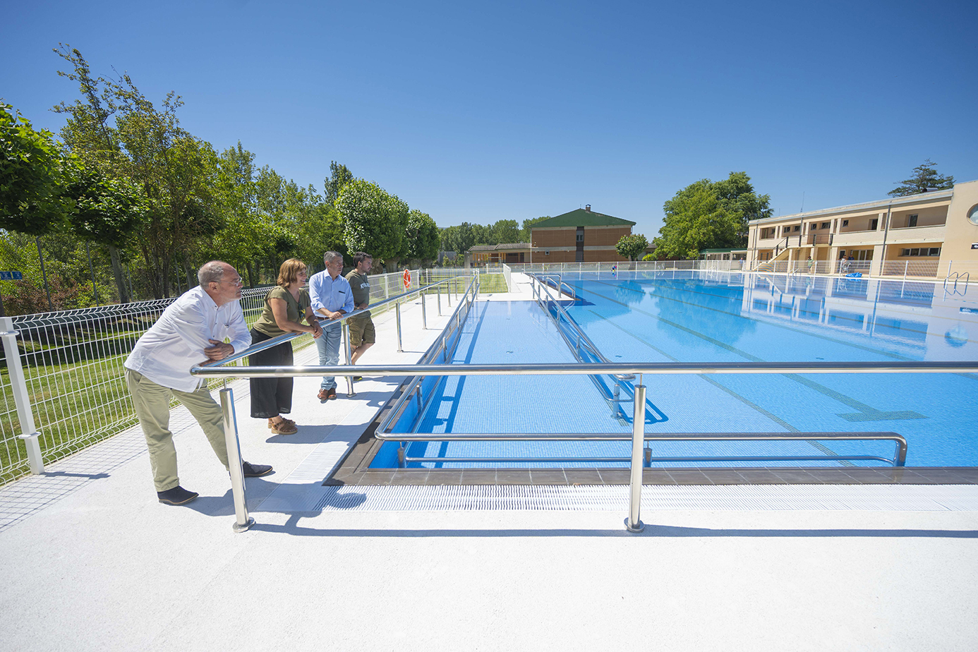 Medina disfruta ya de las nuevas piscinas del Náutico