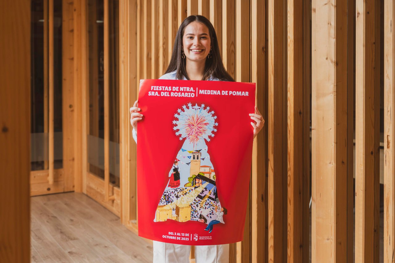Sofía López-Quintana, autora del cartel del Rosario 2025