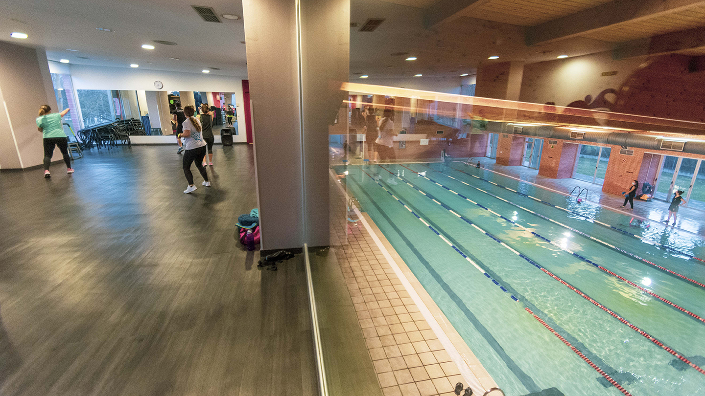 PISCINAS Y GIMNASIO