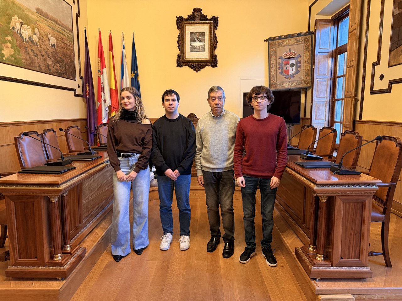 El alcalde recibe a los 3 jóvenes del Programa ELPEX 2025